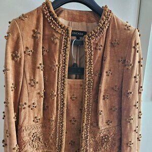 SHOWSTOPPING DESIGNER ESCADA SUEDE SUIT WITH MAGNIFICENT DETAILING- SIZE 40